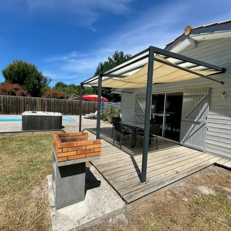 Close to Soulac/sea air-conditioned chalet, heated indoor swimming pool, jacuzzi