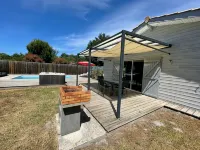 Close to Soulac/sea air-conditioned chalet, heated indoor swimming pool, jacuzzi