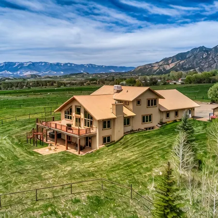 Quiet country getaway with STUNNING VIEWS, 4 bedrooms, 3 1/2 bath, large garage.