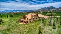 Quiet country getaway with STUNNING VIEWS, 4 bedrooms, 3 1/2 bath, large garage. - 4-Star