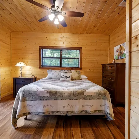 Waterfront On The Mt. Fork River, Fox Island Is Totally Secluded and Private! Hoteles en Broken Bow