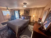 Lakefront Pet friendly with Hot Tub & Private Dock