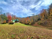 Secluded mountain cabin w. amazing views on 12 acres 3 miles to Blue Ridge Pkwy! - Wifi