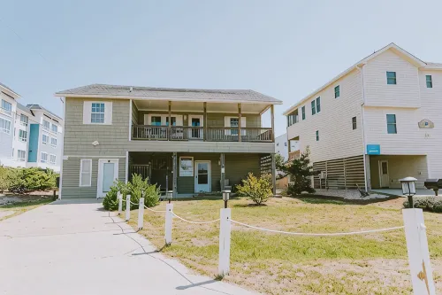 Dog Friendly Obx Retreat, Walk to Beach, Sleeps 2