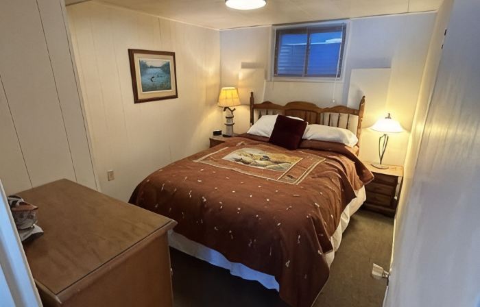 Remodeled pet friendly private home with a/c and wifi