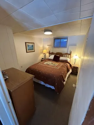 Remodeled pet friendly private home with a/c and wifi
