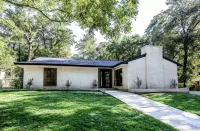 The Olive Retreat - Minutes from SHSU - STATE PARK & MORE - 2-Star