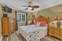 2BR Comfortable Condo with Easy Beach Access
