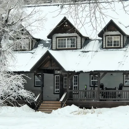 The Drop Inn - Large Home! Close to Wolf Creek, on San Juan River, Hot tub