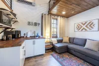 Charming Tiny Home Cottage - East Side! - 農家民宿