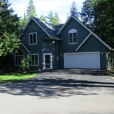 Quiet and secluded yet walking distance to the beach and Ephraim town center!