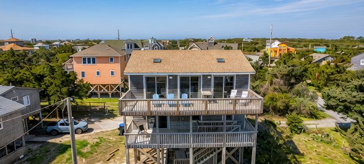 Sleeps 16! 1 Minute Walk To Beach! Hotels in Kinnakeet