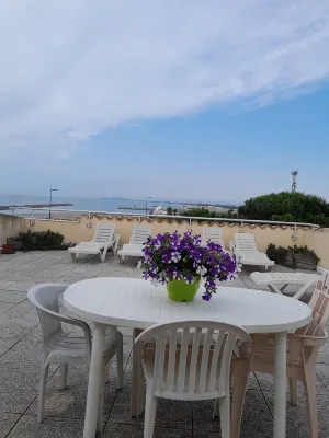 Beautiful apartment facing the sea. Balcony, plus huge terrace, very nice view.