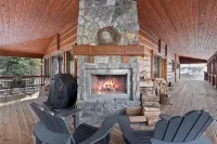 Peaceful Cabin with a hot tub and outdoor fireplace. Ski in ski out property.