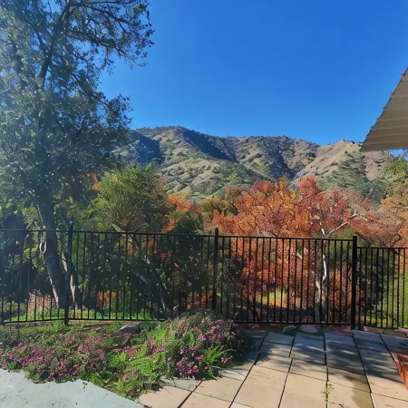 Private house close to Sequoia National Park with pool and private river access