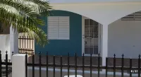 Renovated 3 bedroom 2 bathroom just 2 blocks to beautiful  beaches !