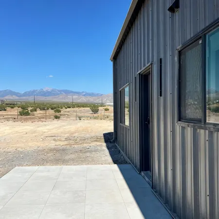 Barndominium Desert Escape - Mountain View, town close, gateway to Death Valley