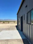 Barndominium Desert Escape - Mountain View, town close, gateway to Death Valley - Wifi