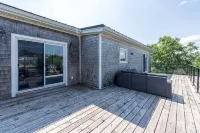 A Beautiful Waterfront 2BDR Home in Protected and Picturesque, Herring Cove NS. - Bungalows