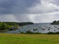 Island Home Minutes Away from beaches, hiking, kayaking, or seaside dining