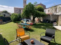 In the heart of the island: spacious, fully-equipped accommodation with garden and pool - Homestays