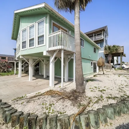 Ocean View, Short Walk to Beach, Free Golf Cart Included