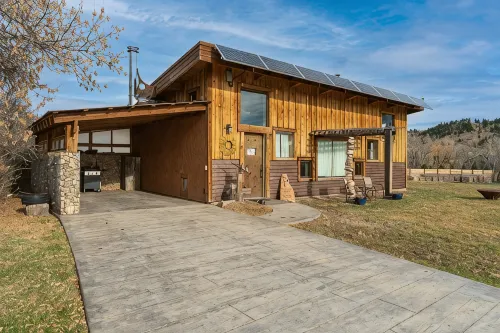 Beautiful Off-Grid Living @ Granny Flats