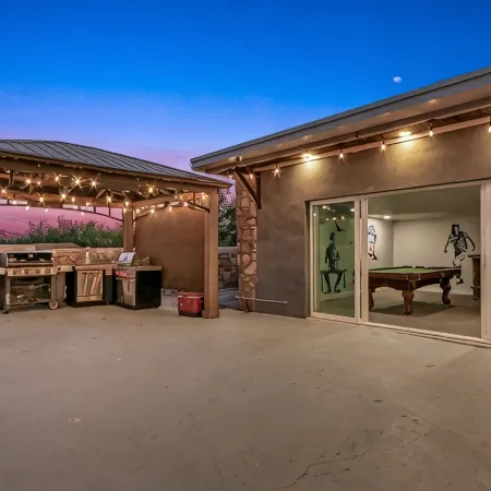 MODERN HOME WITH GYM, SAUNA, POOL AND GAME ROOM