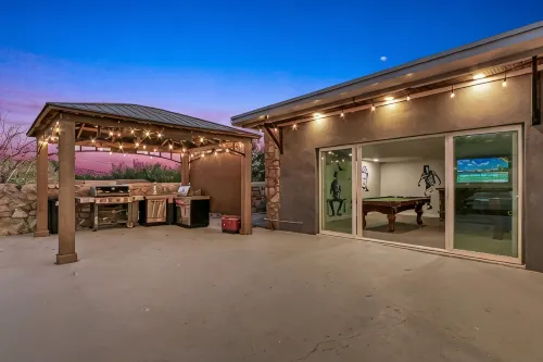 MODERN HOME WITH GYM, SAUNA, POOL AND GAME ROOM
