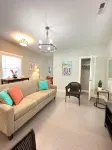 Steps Away Downtown Douthit Greenville Getaway! - Bungalows
