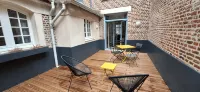 En Hypercentre, au Calme, Avec Cour Privative Aménagée, Appartement Rénové - 2-Star