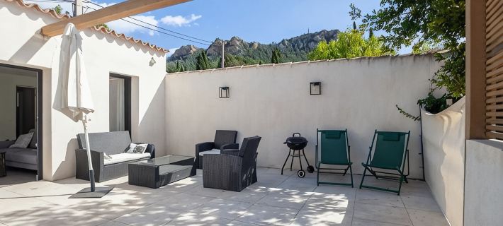 A 10 mn walk from the beach with view on the cap canaille house of 100 m2 Ξενοδοχεία στην πόλη Cassis