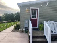 Modern cabin with hot tub, 60 acres with elk views, at the top of Winslow Hill - 4-Star