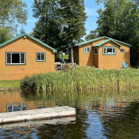 Cozy Cabin on Rangeley Lake Отели в г. Рейнджели