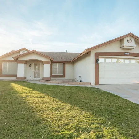 Game Room/ Pool and Jacuzzi Cozy Home in Yuma