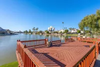 Beautiful sunset Lakehouse with with amazing views and heated pool and jacuzzi ! - Boutique