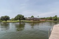 Beautiful Remodeled Luxury Waterfront Property- 3BR/2.5 bath-Sleeps 11!!!