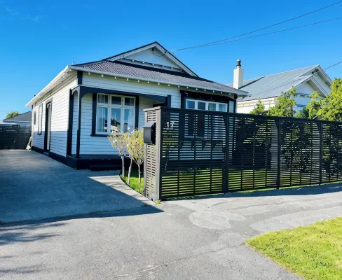 Pretty Villa Close to St Clair Beach Private Parking - วิลล่า