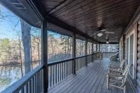 Beautiful Lake Front Log Cabin with Dock - 3-Star