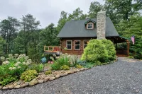 Ladybug Lodge - Hot Tub, Fire Pit, Pool Table - 4-Star