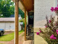 Sunny Blue Bungalow near Nashville in Historic Downtown Murfreesboro