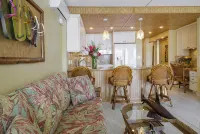 Stunning Oceanfront Condo In Prefect Location With A/C