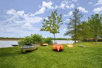 WATERFRONT Home-Amazing sunsets, extra amenities, kayaks, canoe, paddle board~ - 4-Star