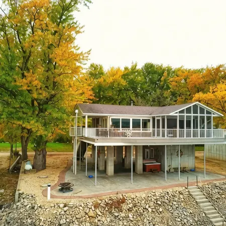 Mississippi River Front Property with amazing views!