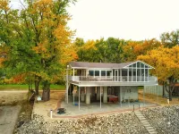 Mississippi River Front Property with amazing views!