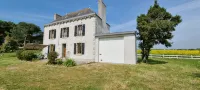 Quiet renovated house near the beach with beautiful garden in Kerdalé