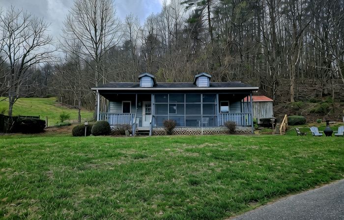 Private Riverfront Cabin
