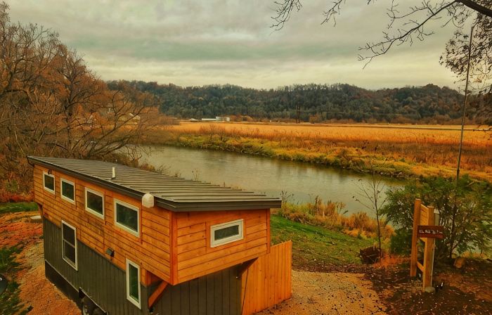 Tiny House on Upper Iowa River w/ hot tub