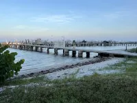 Coastal Comfort, 2Br Hutchinson Island Getaway by the Beach - Homestays
