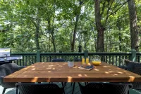 25% Off ~ Sauna, HotTub, Music, Games, Pets, 6TVs, FirePit, FullKitchen - Wifi